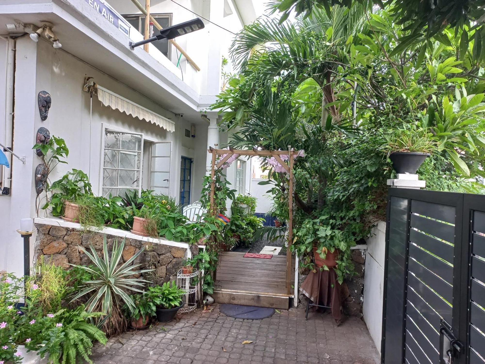 Open Air Cafe & Apartments Port Louis Exterior foto